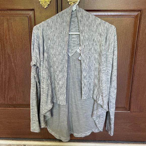 Nearly New Athleta Nirvana Wrap XXS - Picture 3 of 4